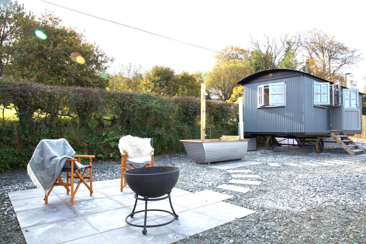 Blatchford Briar - Award Winning Private Shephards Huts With Their Own Secluded Hot Tubs Milton Abbot Екстериор снимка