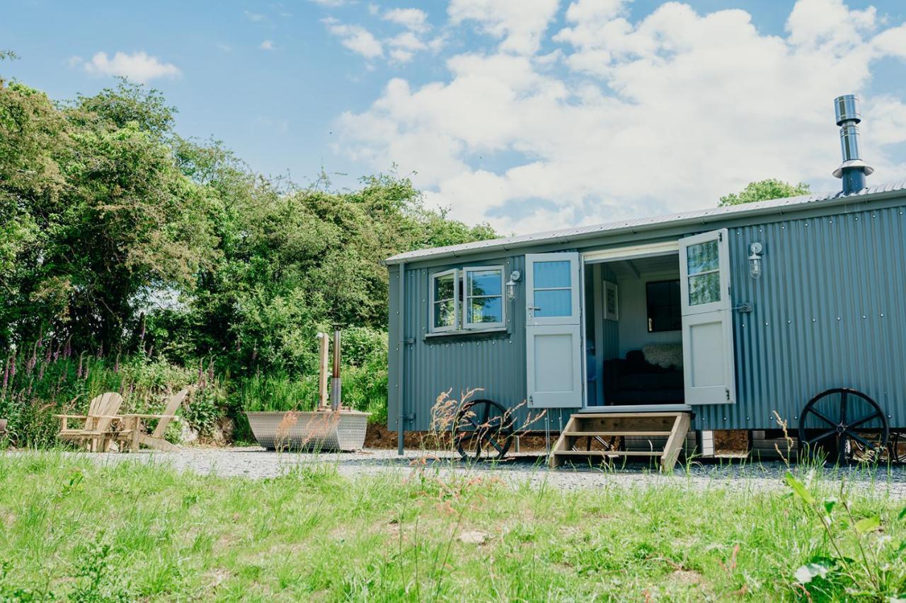 Blatchford Briar - Award Winning Private Shephards Huts With Their Own Secluded Hot Tubs Milton Abbot Екстериор снимка