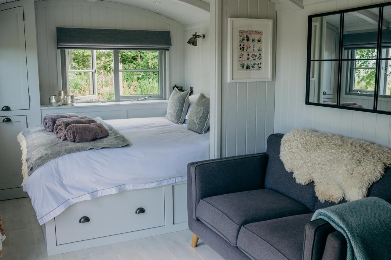Blatchford Briar - Award Winning Private Shephards Huts With Their Own Secluded Hot Tubs Milton Abbot Екстериор снимка