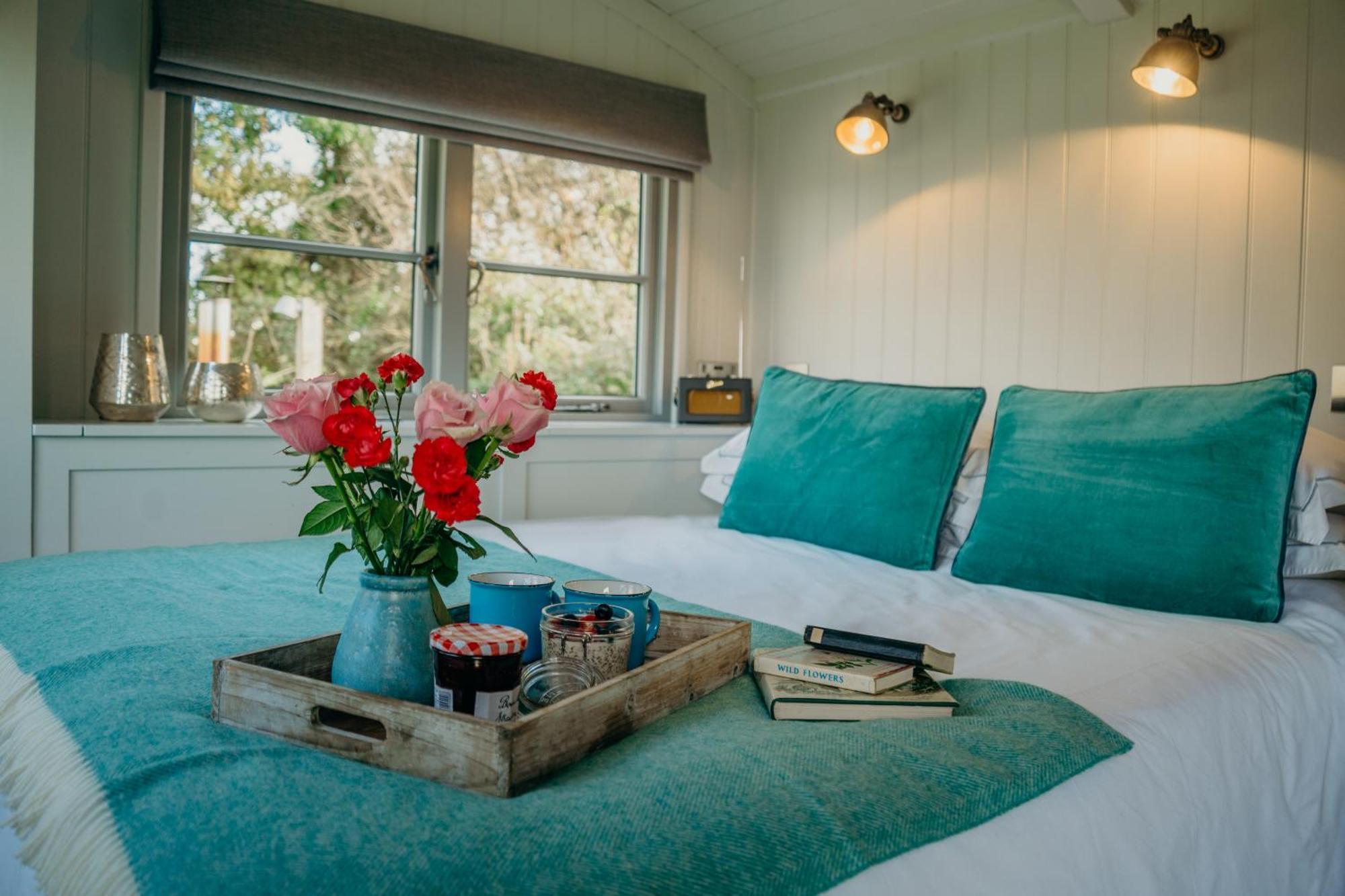 Blatchford Briar - Award Winning Private Shephards Huts With Their Own Secluded Hot Tubs Milton Abbot Екстериор снимка